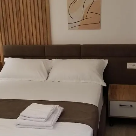 2a New Bazaar شقة