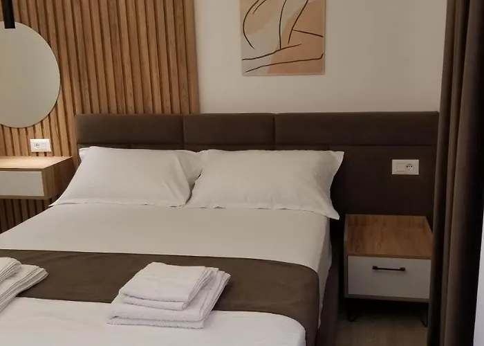 2a New Bazaar شقة