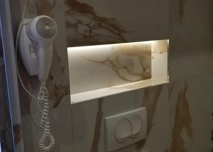 2a New Bazaar شقة