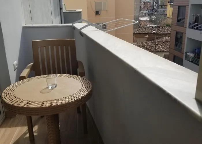 2a New Bazaar Apartment *