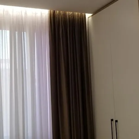 2a New Bazaar * טיראנה